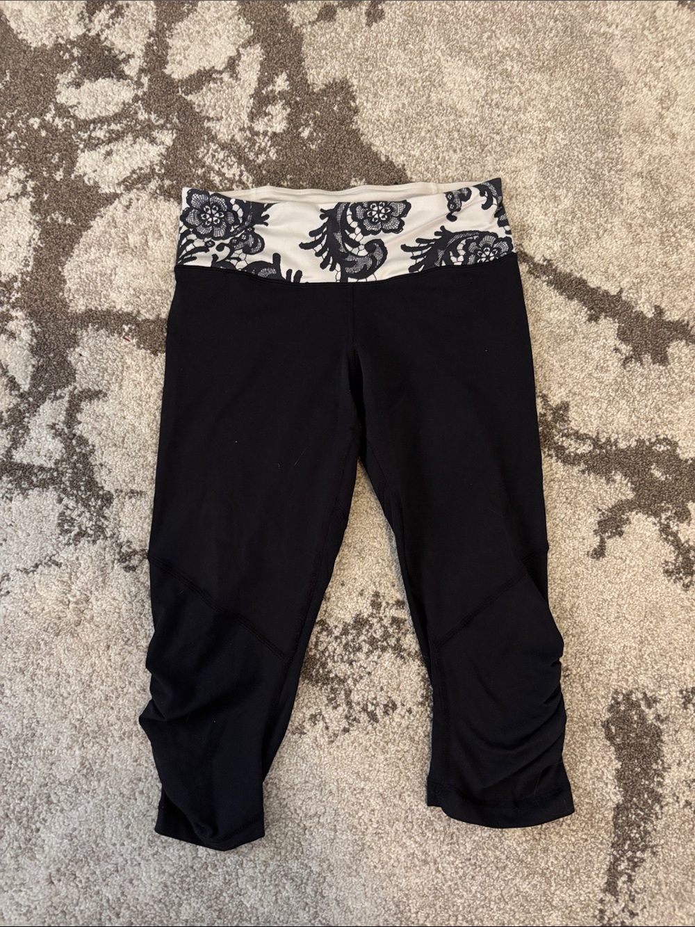 Lululemon Run: For Your Life Crops in the Black / Laceoflage Polar Cream Black!